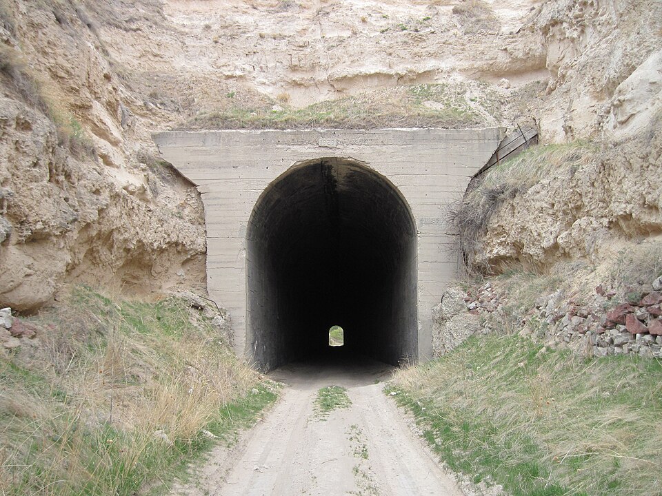 File:Belmont Tunnel South End, 3.JPG