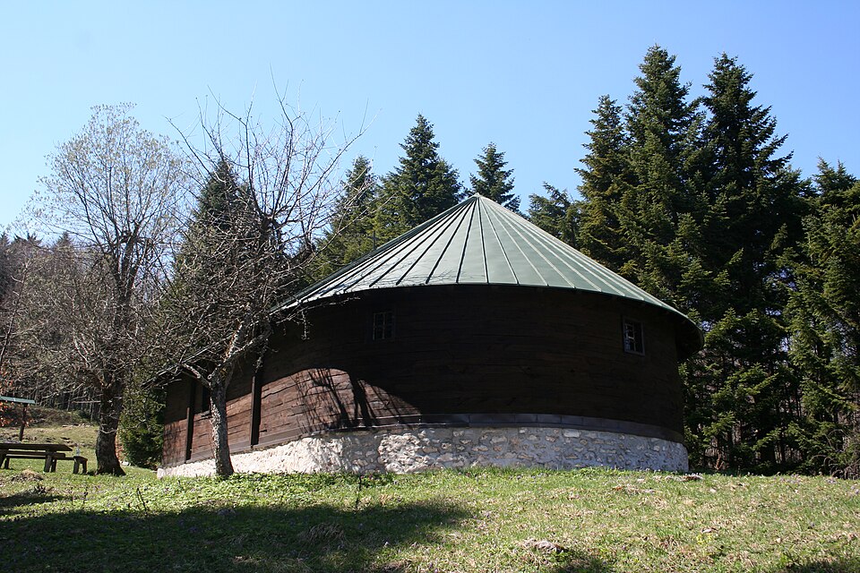 File:Bobija, Crkva brvnara 020.jpg