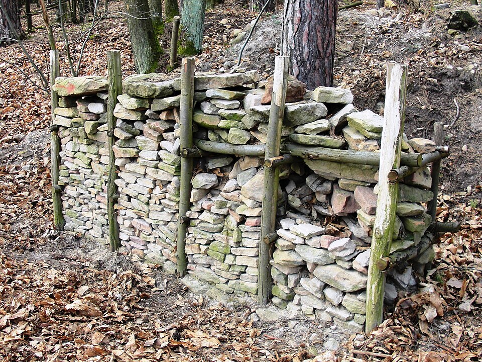 File:Heidenmauer2.jpg