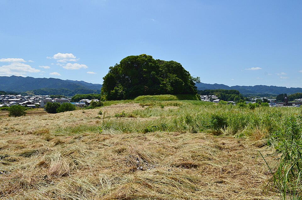 File:Maruyama Kofun (Kashihara), kouenbu-1.jpg