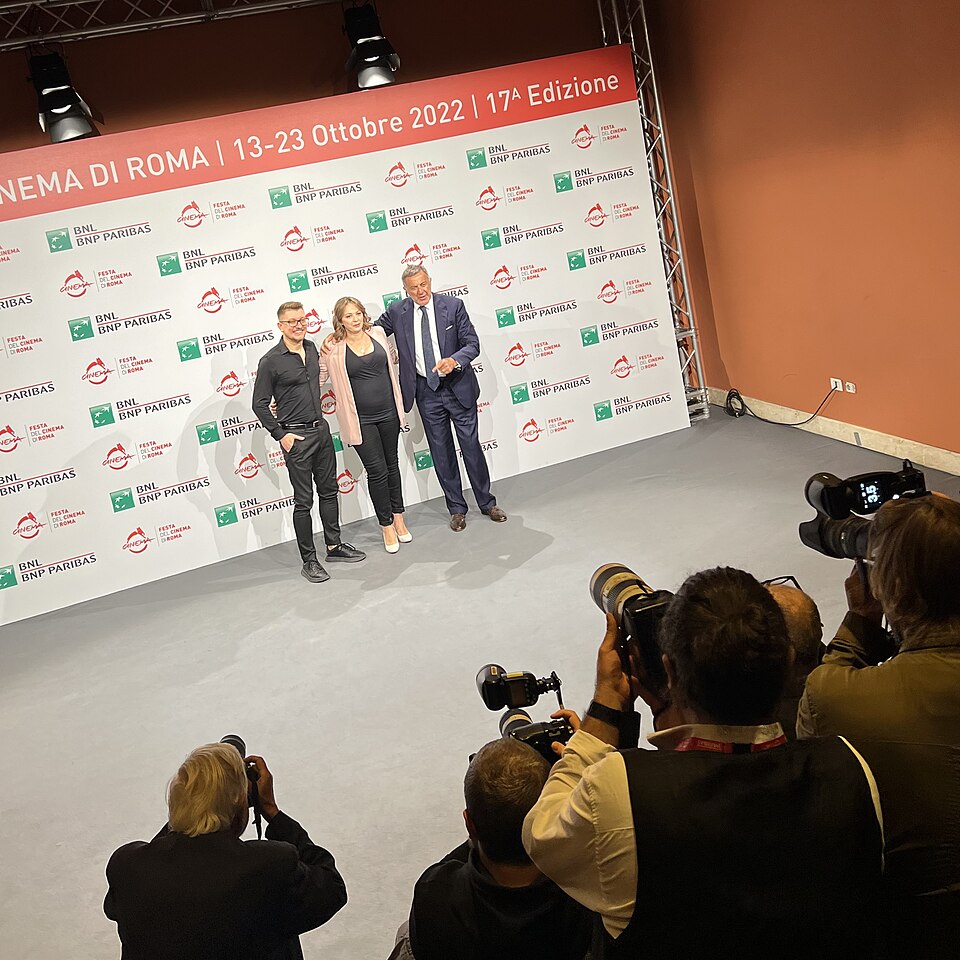 File:Mateusz Kudła, Anna Kokoszka-Romer, Luca Barbareschi.jpg