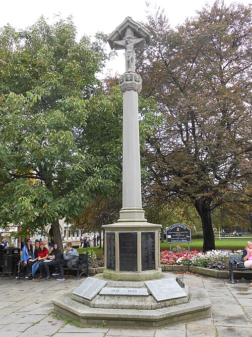 File:Nantwich War Memorial (1).JPG