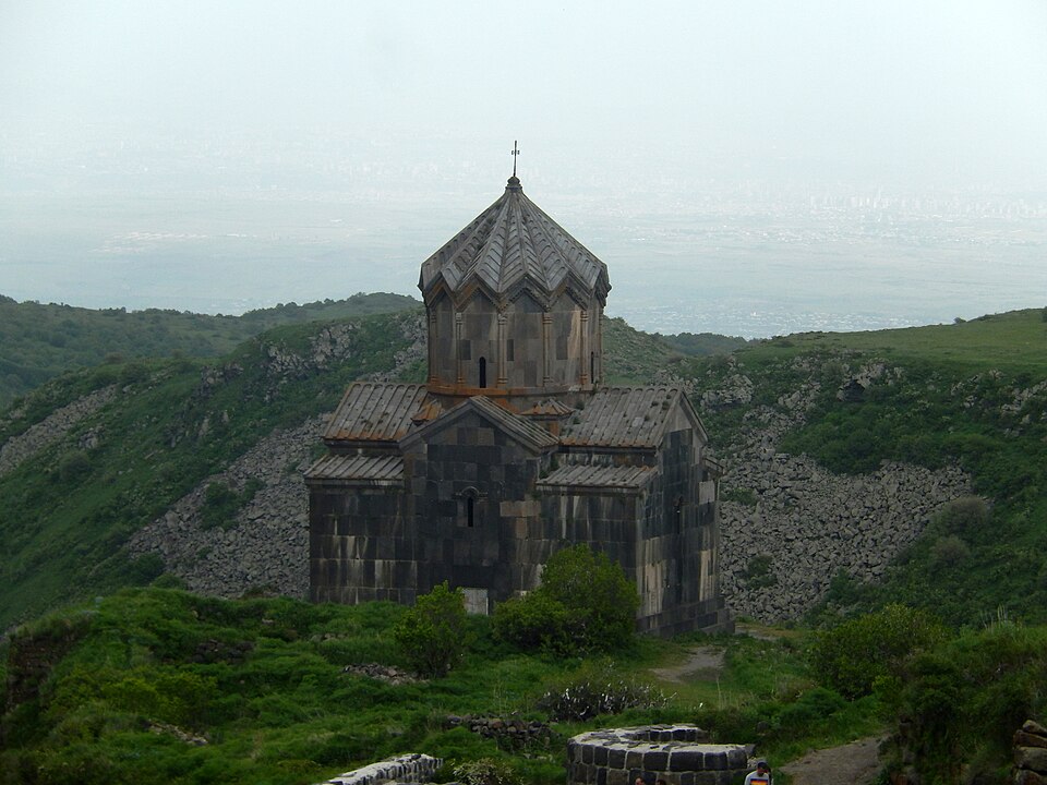 File:Vahramashen church (Amberd) 2, ArmAg (3).jpg