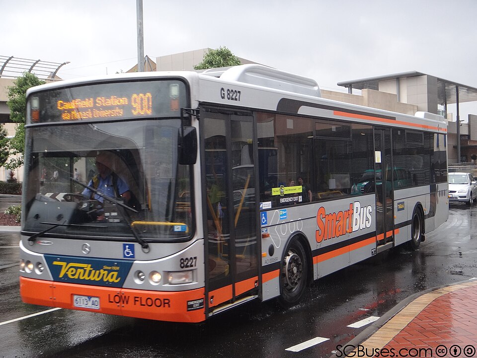 File:Ventura SmartBus 900 in November 2013.jpg
