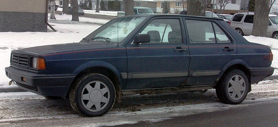 File:Volkswagen Fox on alloys.jpg
