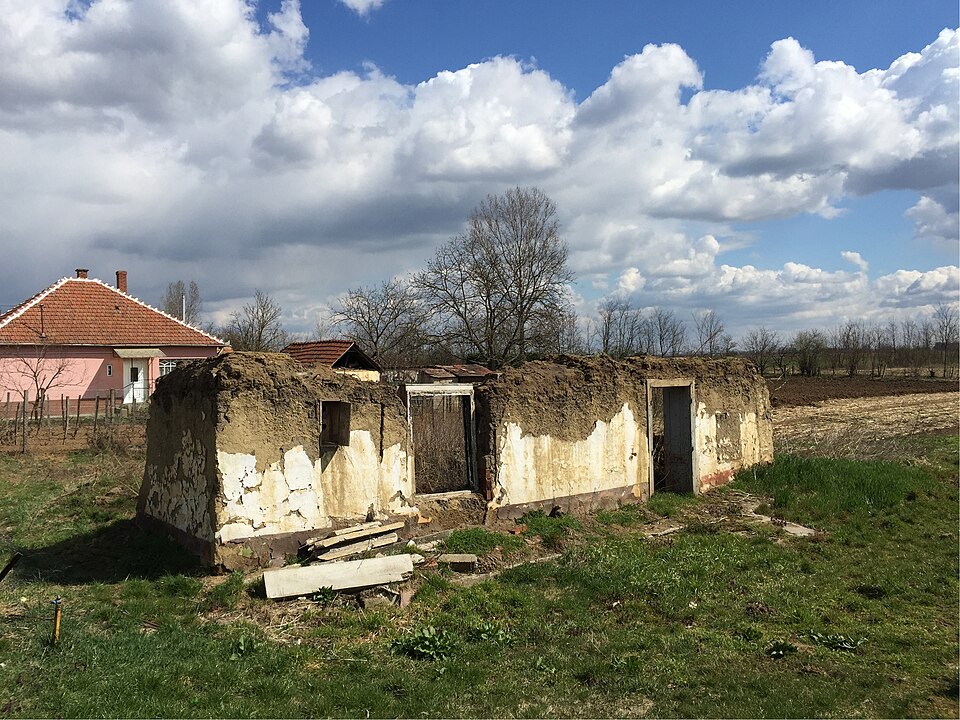 File:Abandoned house in Zalkod.jpeg