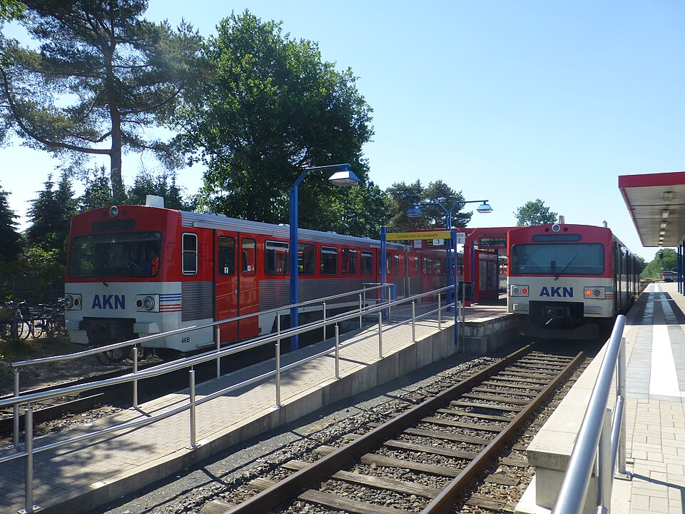 File:Bahnhof Ulzburg Süd 06.JPG