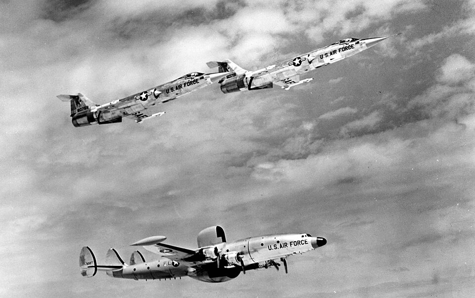 File:Lockheed F-104A & EC-121 060928-F-1234S-010.jpg