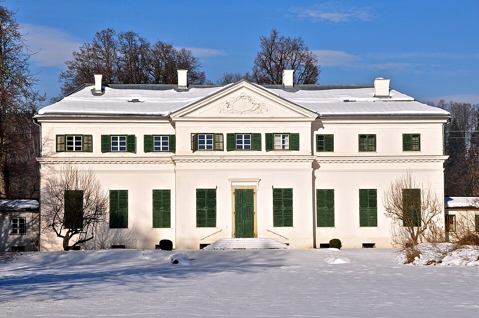 File:Rosegg Schloss Suedansicht 31122010 222.jpg