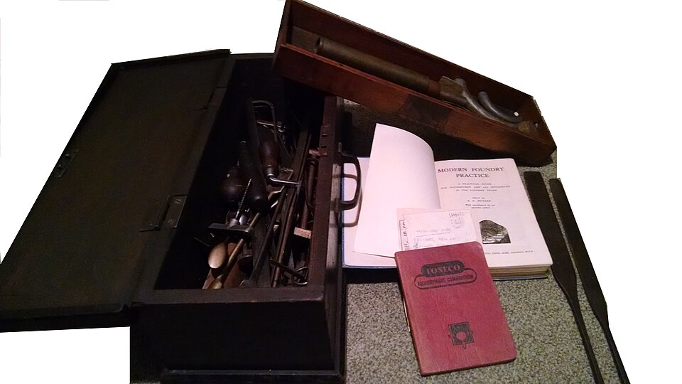 File:Sand molding tools.jpg