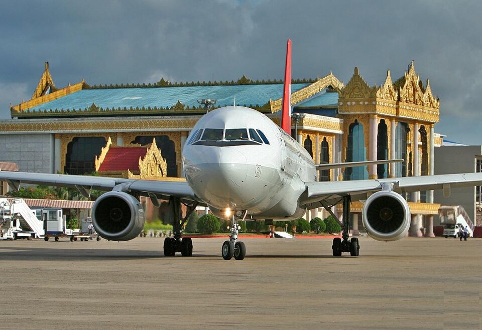 File:Ygnairport2006.jpg