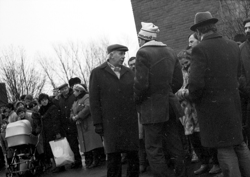 File:1990 01 12 GorbačiovasŠiauliuose19Eigirdas.jpg