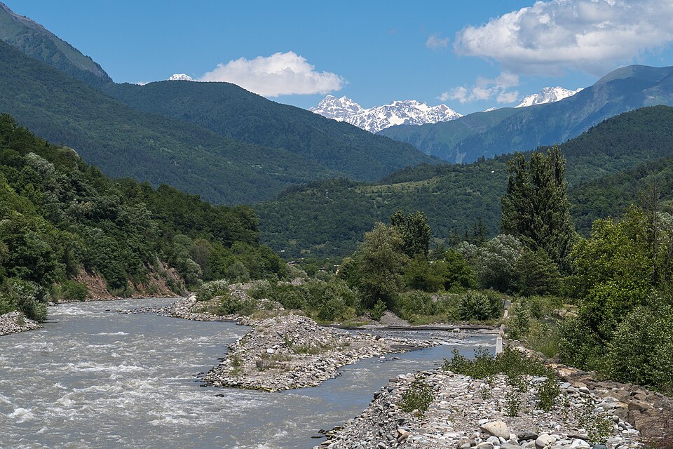 File:2025-06-20 Rioni River at Oni 1.jpg