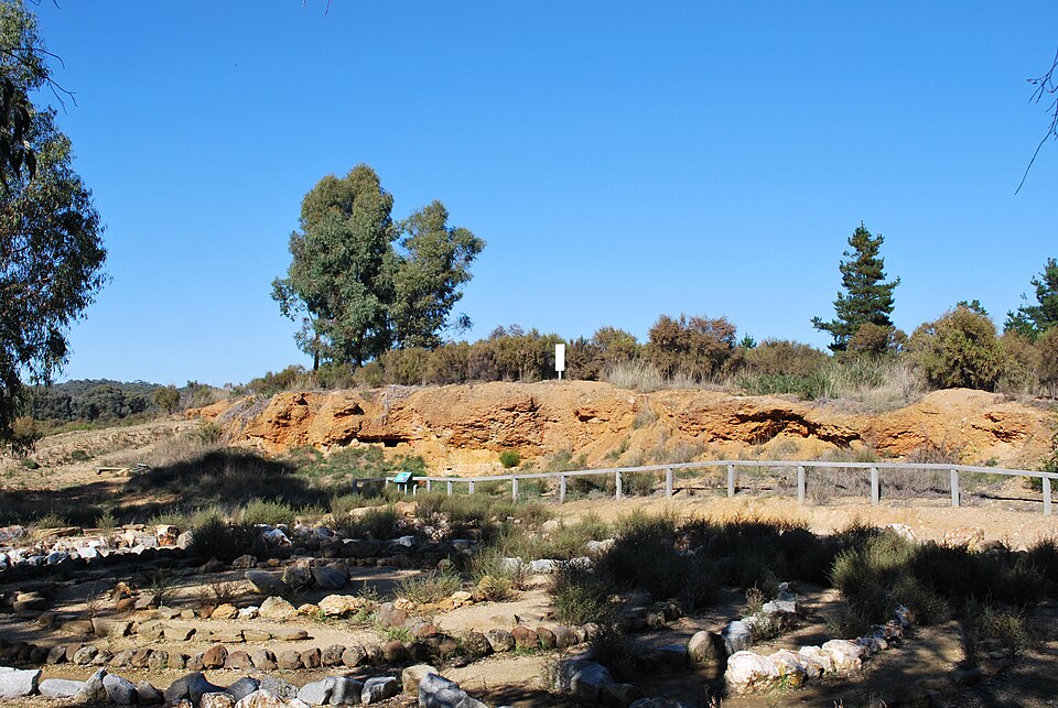 File:Castlemaine Diggings 001.JPG
