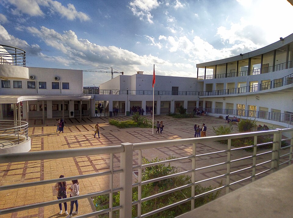 File:Cours isg bizerte.jpg