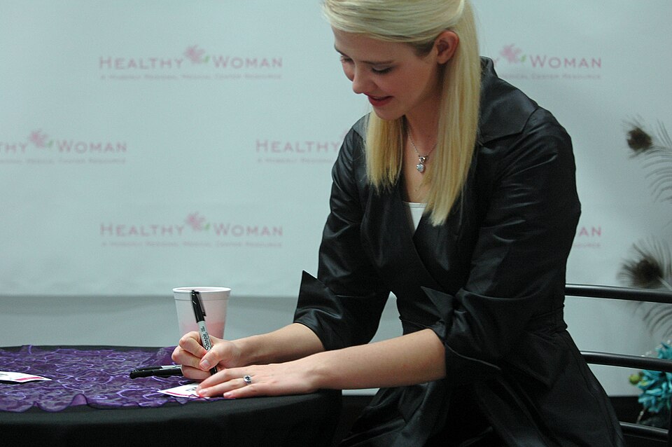 File:Elizabeth Smart.jpg