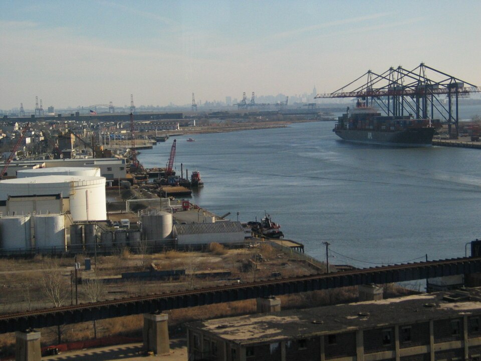 File:EnteringElizabeth0614.JPG