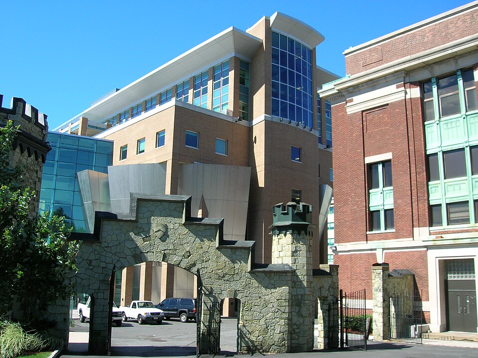 File:Gatehouse on DDR Drive 2.JPG