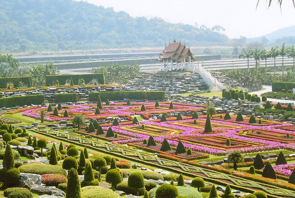 File:Nong Noogh Garden(1).jpg