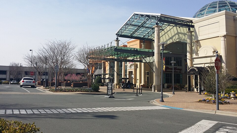 File:SouthPark Mall entrance.jpg