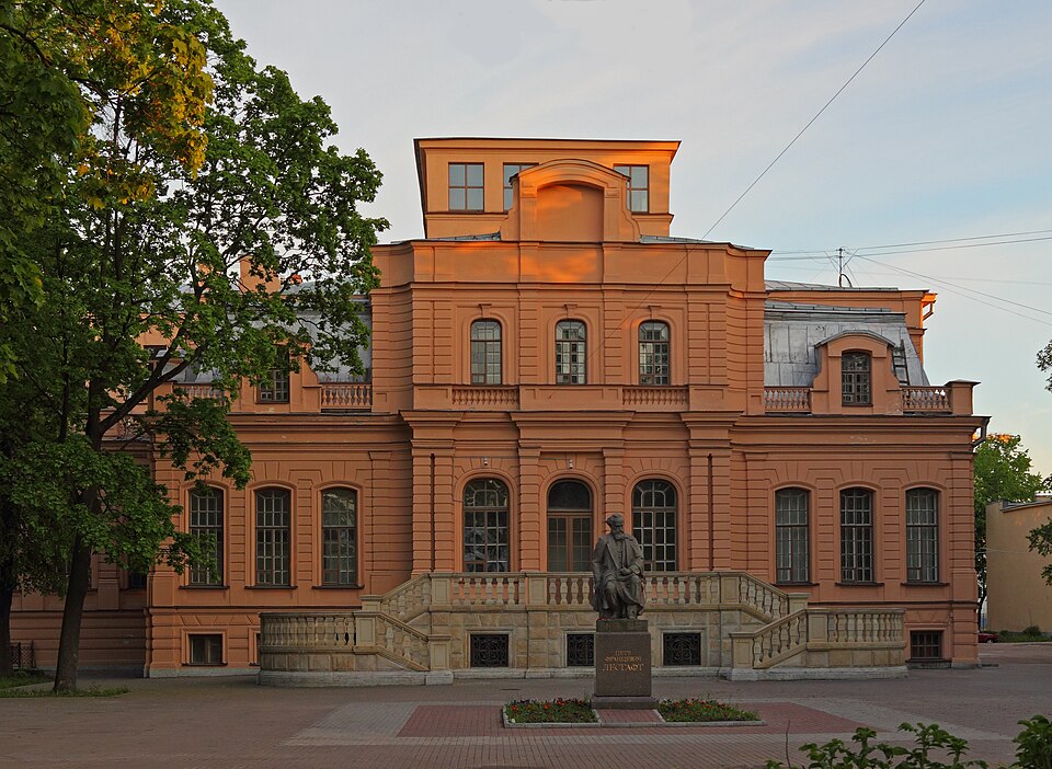 File:Spb 06-2012 Moika various 02.jpg