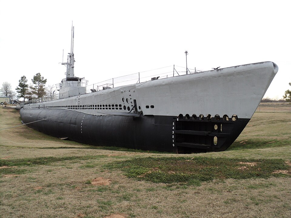 File:USS BATFISH 2013.JPG