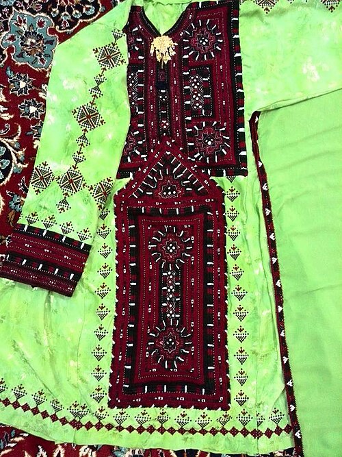 File:لباس دست دوز زیبای بلوچی.jpg