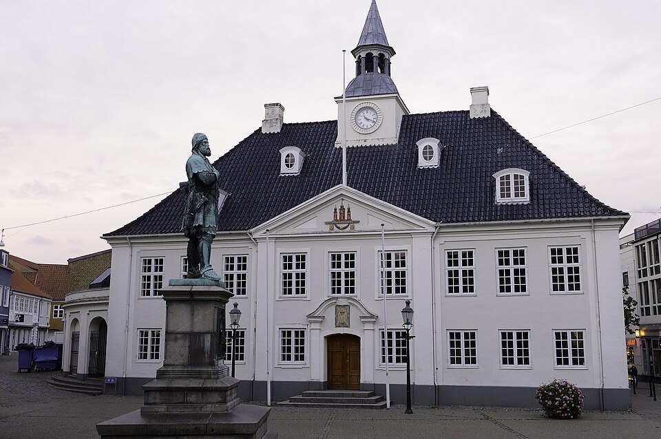 File:2016-06-19-det-gamle-raadhus-i-randers.jpg