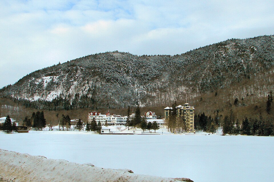File:Balsams Grand Hotel - Dixville NH.JPG