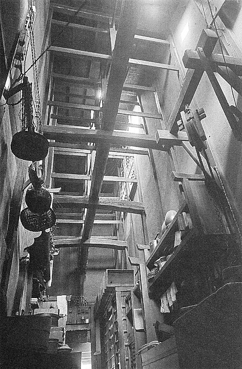 File:Beam of Machiya in Gojo street.jpg