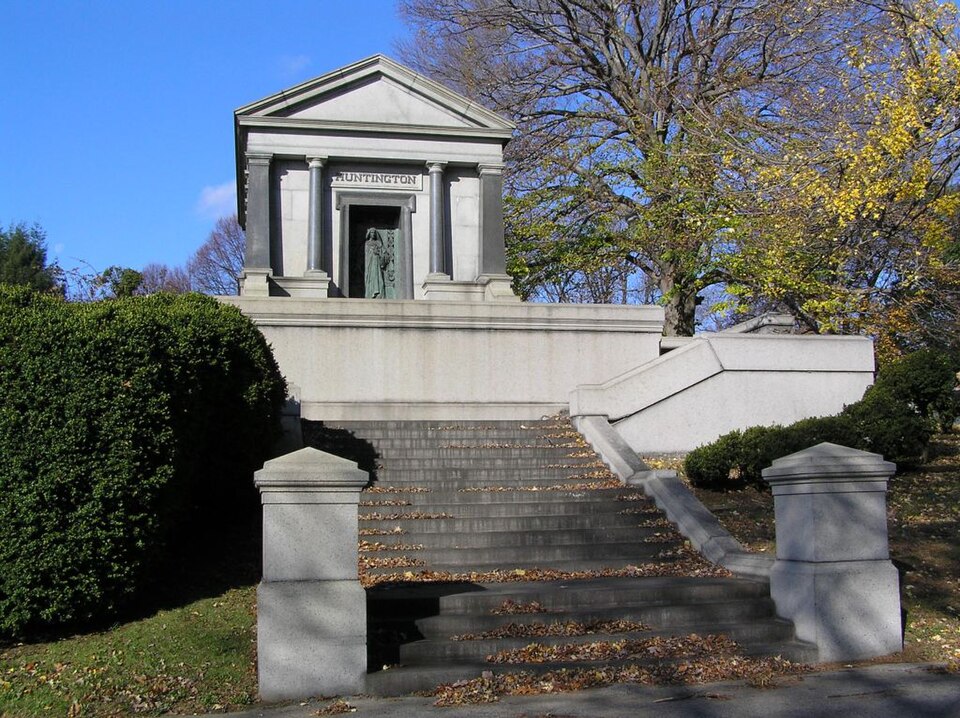 File:Collis Huntington Mausoleum 1024.jpg