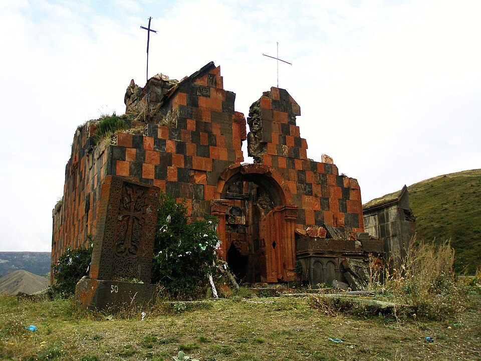 File:Havuts Tar Amenaprkich.JPG