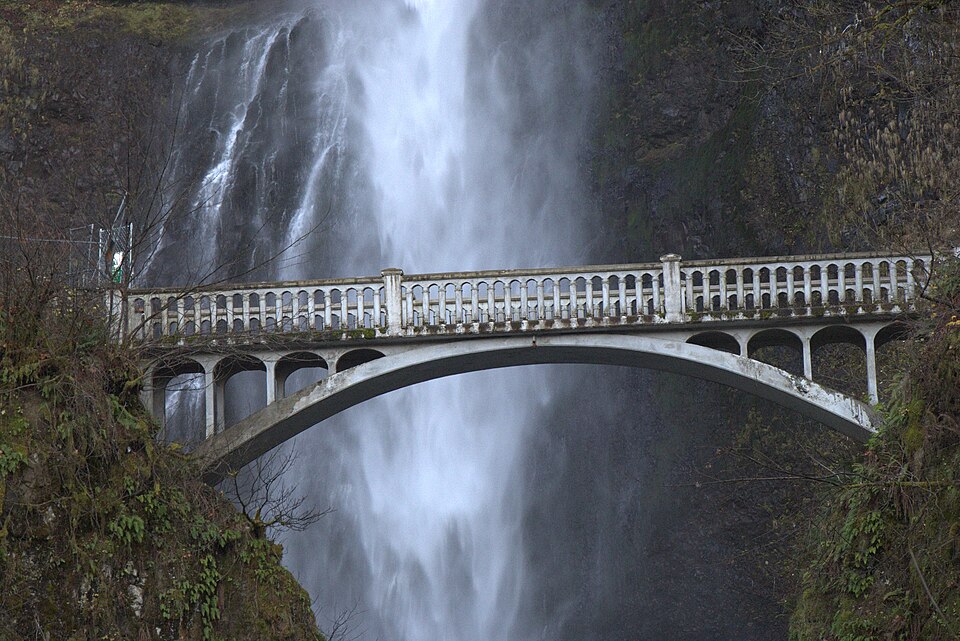 File:Multnomah Falls Bridge - Close-Up.jpg