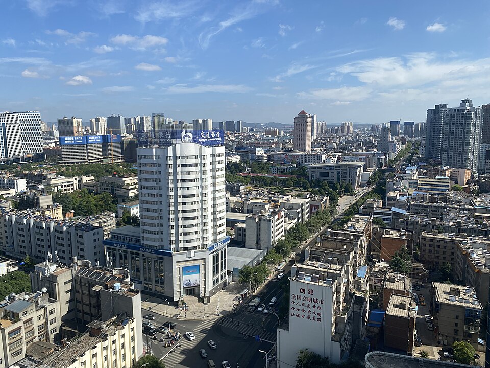 File:曲靖天际线 - 2023-06-18.jpg