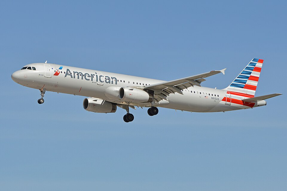 File:Airbus A321-231(w) ‘N915US’ American Airlines (28442733186).jpg