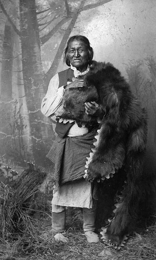 File:Gorgonia, Mescalero medicine man.jpg