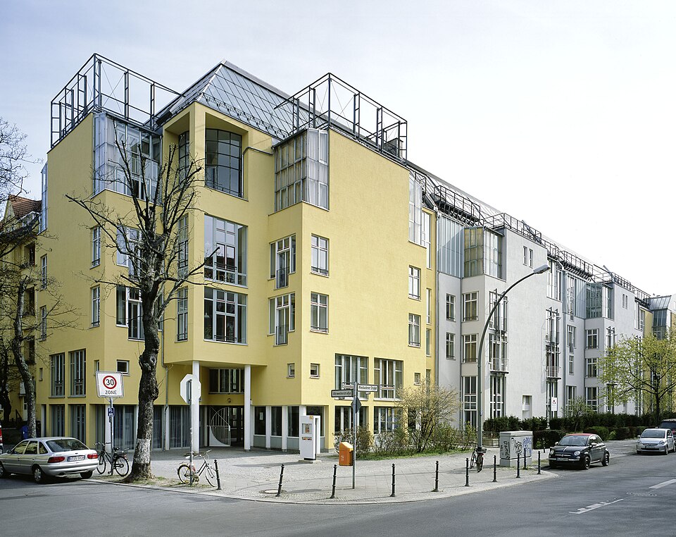 File:Internationales Begegnungszentrum der Wissenschaft Berlin.jpg