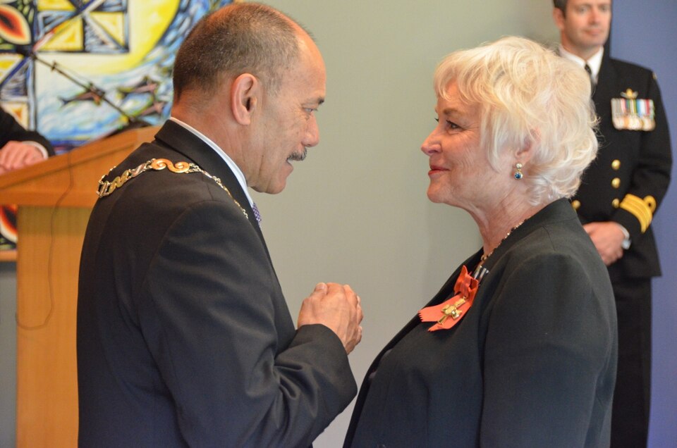 File:Lisa Harrow ONZM investiture.jpg