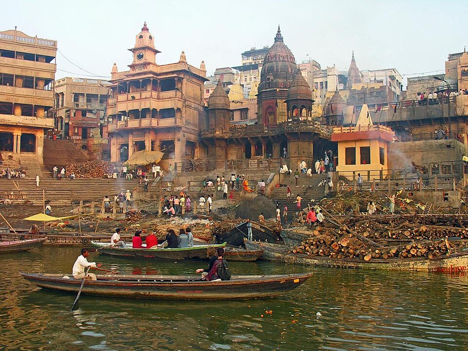 File:Manikarnika Cremation Ghat, Varanasi.jpg