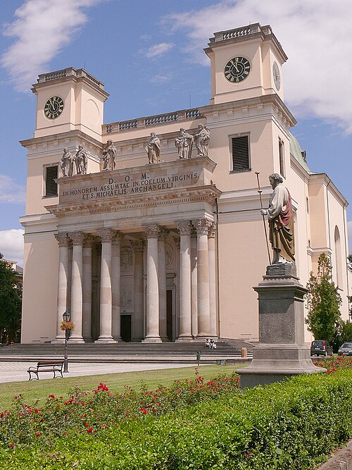 File:Vác Székesegyház 20090725.jpg