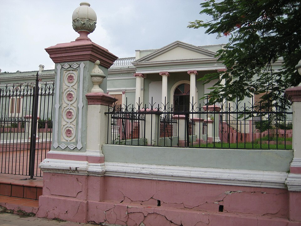 File:Asilopobres.JPG