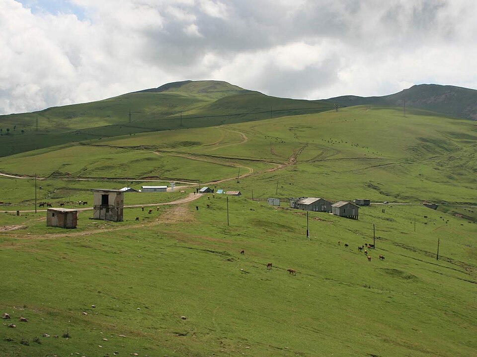 File:Goderdzi Pass-2.jpg