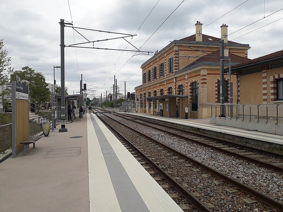 File:Lisière-Pereire T13 Express 2022 14.jpg