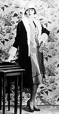 Image 5The most memorable fashion trend of the Roaring Twenties was undoubtedly the "flapper" look. (from 1920s)
