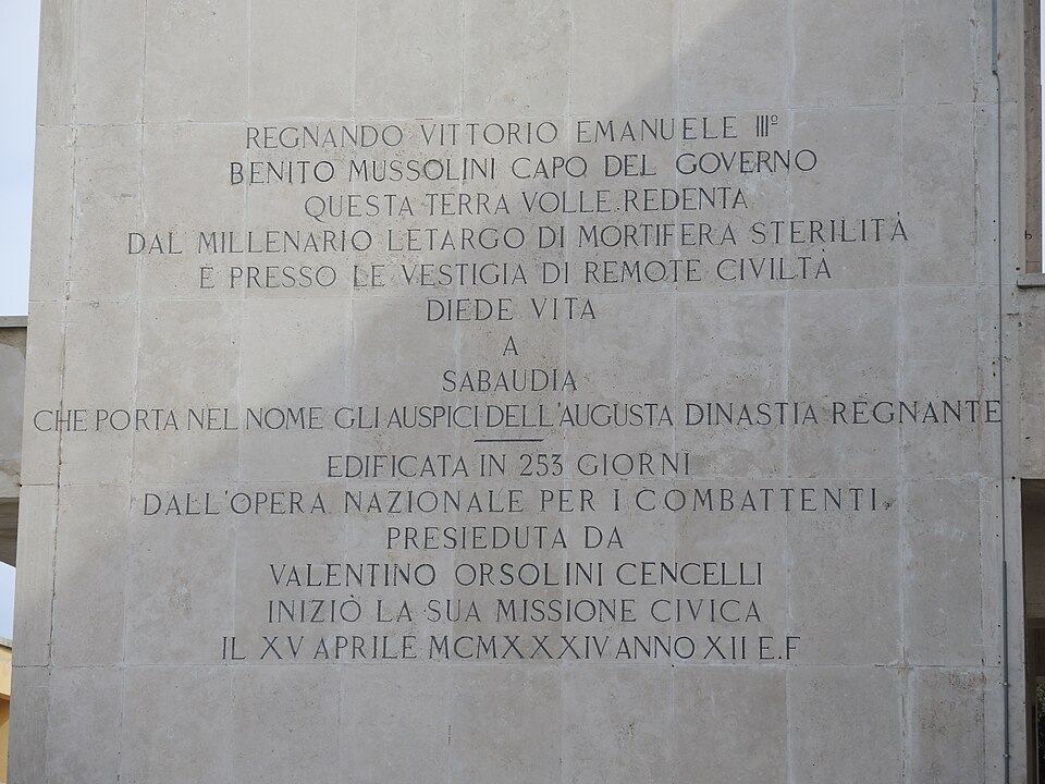 File:Sabaudia - Municipio 02.jpg