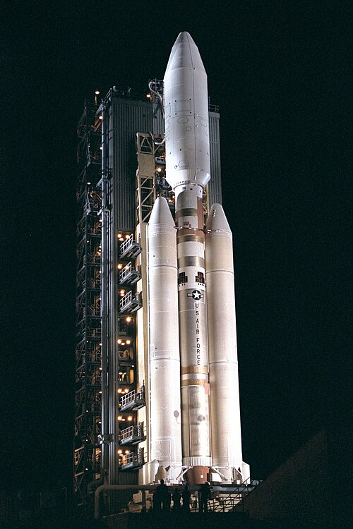 File:Titan4B on Launch Complex 40.jpg