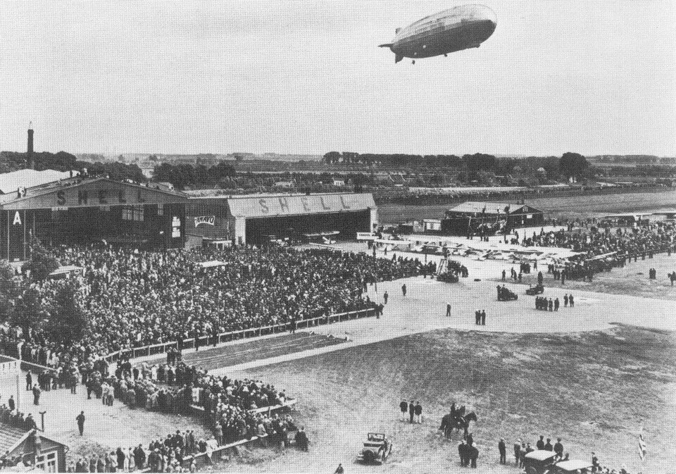 File:Vliegveld Waalhaven 1932.jpg