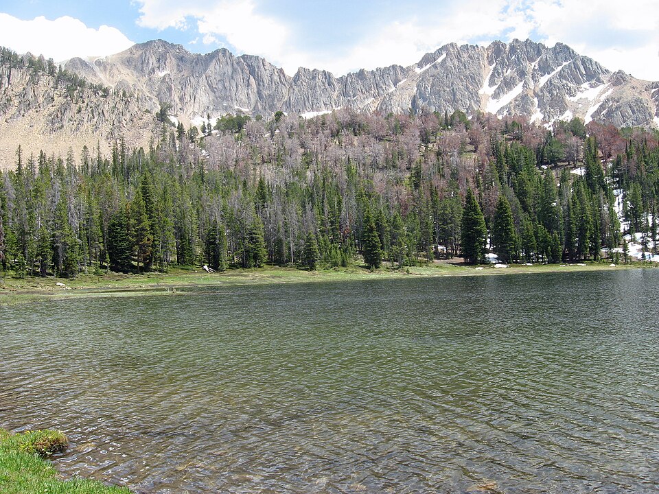 File:4th July Lake.JPG
