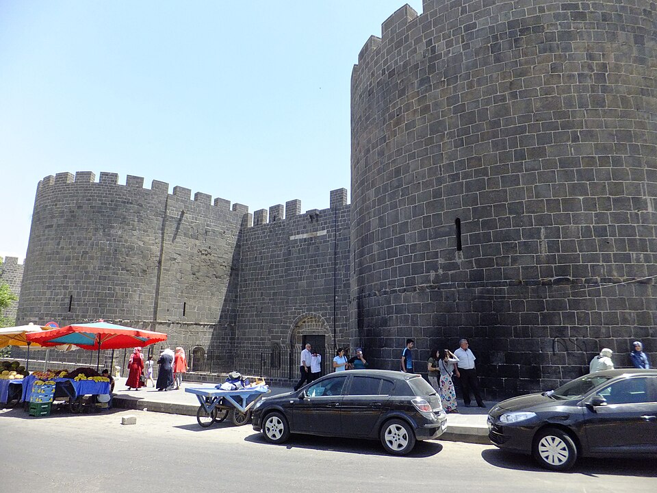 File:Dag Kapi Diyarbakir DSCF7976.jpg