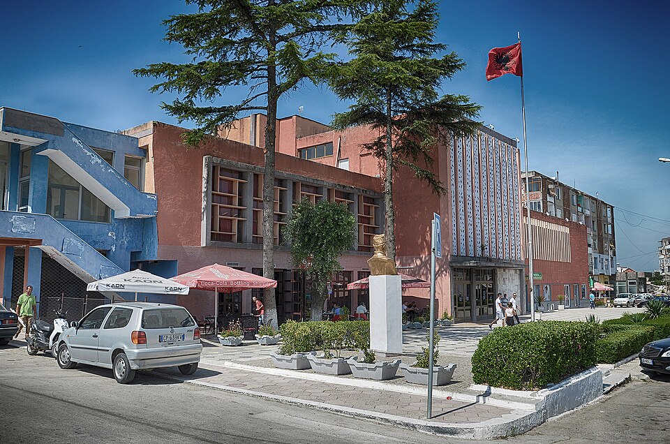 File:Patos, Albania 2016 01.jpg